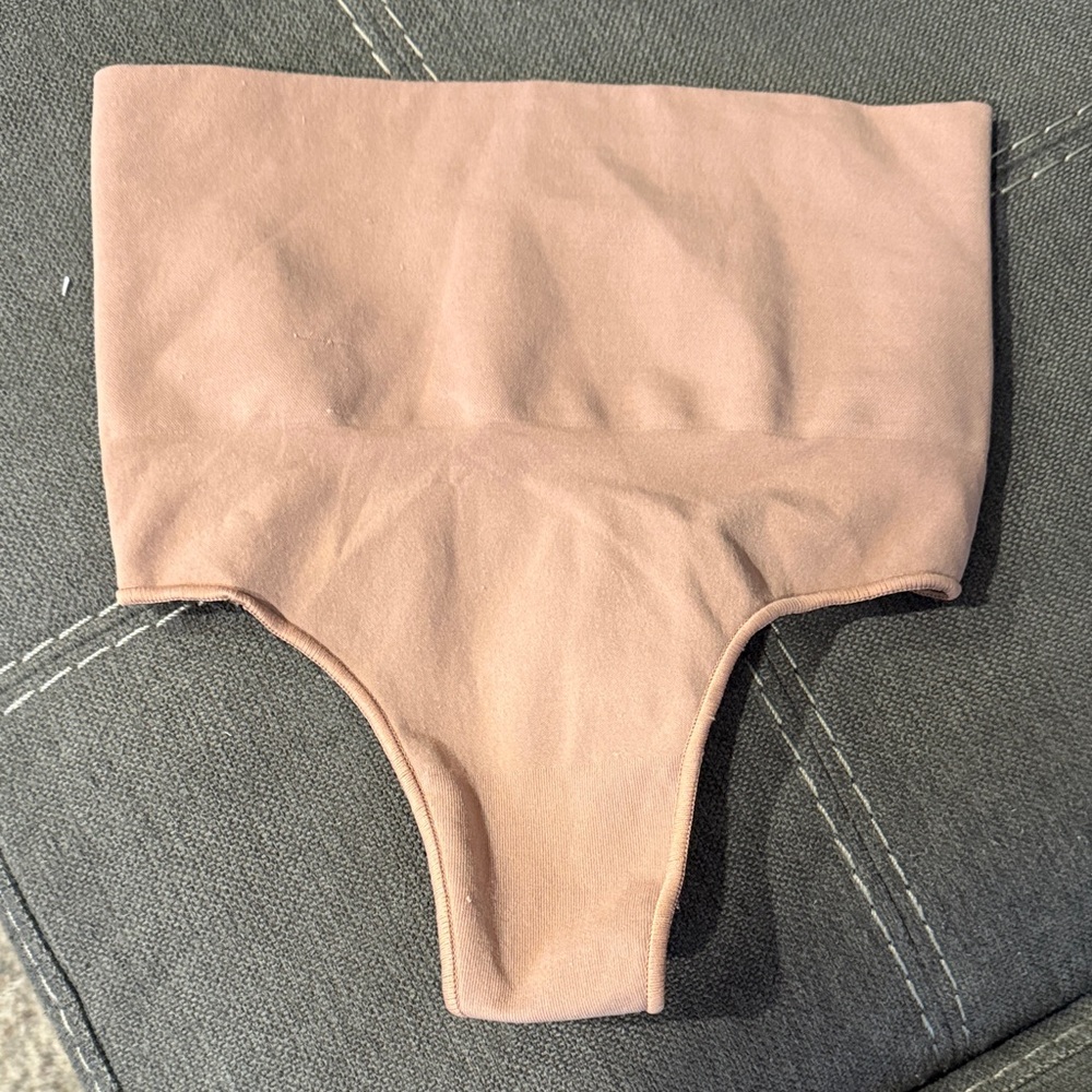 SKIMS High-Waisted Nude shapewear Thong L/XL